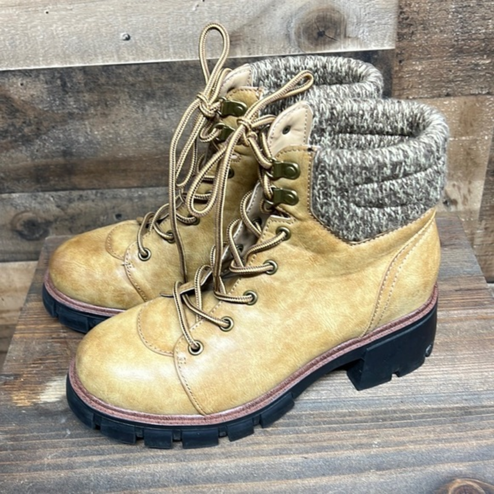 Altar’d State distressed tan moto hiking 2.5 inch heeled boots Women's Size 7